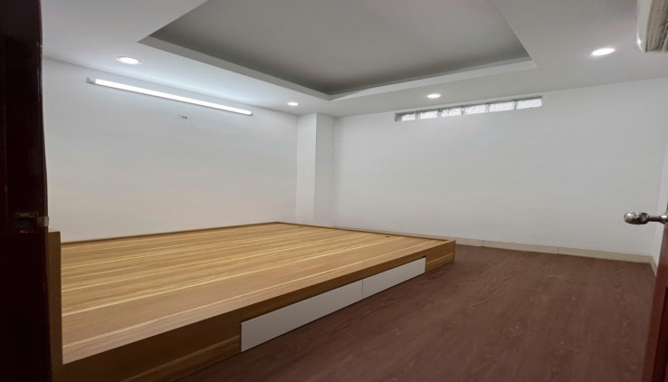 Cho thuê căn hộ CCMN ngõ 213 Phố  Giáp Nhất 50m2, 2 ngủ, Full đồ, chỉ 7 triệu/tháng.